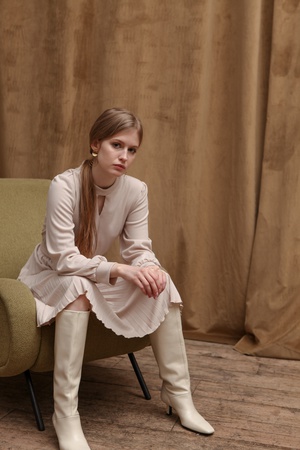 ПЛАТЬЕ С ЮБКОЙ ПЛИССЕ И ПЕРЕМЫЧКОЙ