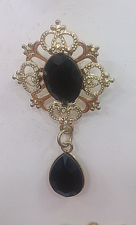 брошь на булавке