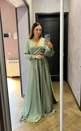 丝绸制成的晚礼服，尺寸从 40 到 70 种，20 种颜色，任何长度