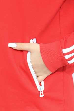 Женский спортивный костюм на замке.