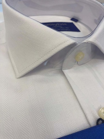 Erkeklerin gömlekleri