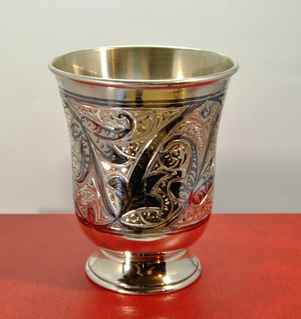 Серебряный стакан