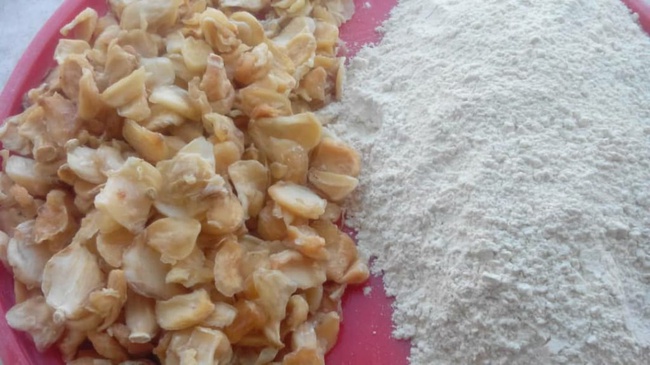 Чеснок и лук в порошке и ломтики