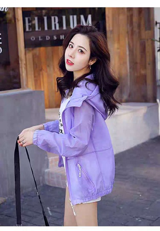 Лёгкая женская ветровка