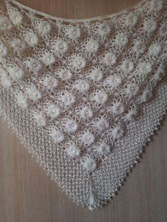 Шаль ручной вязки