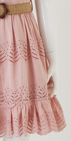 Кружевное платье без рукавов