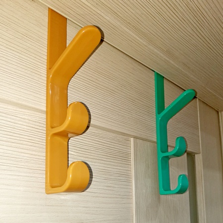 Üç kancalı kapı askısı, plastik