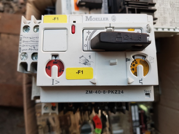 Miniature circuit breaker Moeller ZM-4-8-PKZ24 four-pole
