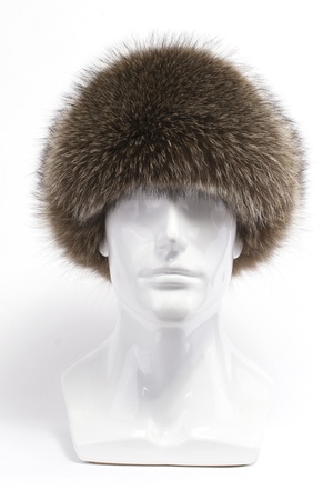 Ушанка из кожи с енотом 170383