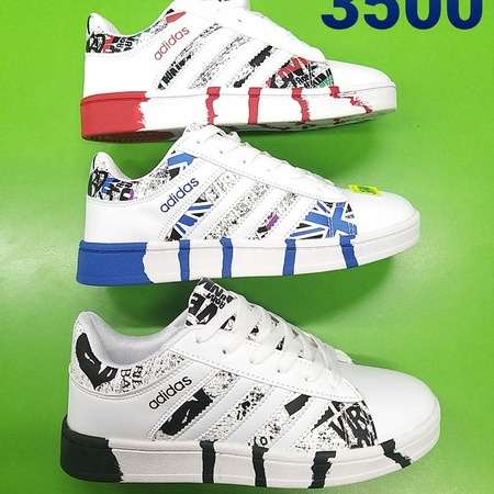 Кроссовки спортивные