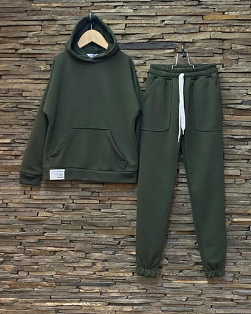 Çocuk eşofmanları. 134-152 yükseklik.