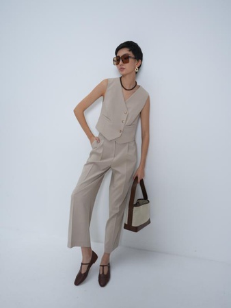 Деловой костюм-тройка J-29