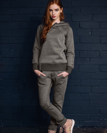 带有斜蛇的运动服