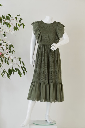 Кружевное платье без рукавов