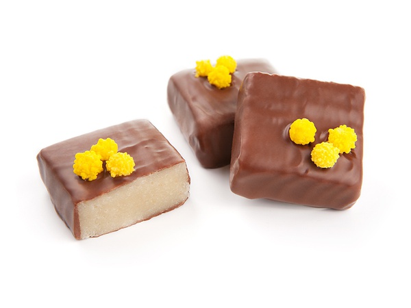 Badem ezmesinden frisson şekerleri