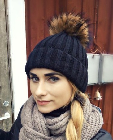 Шапка с помпоном