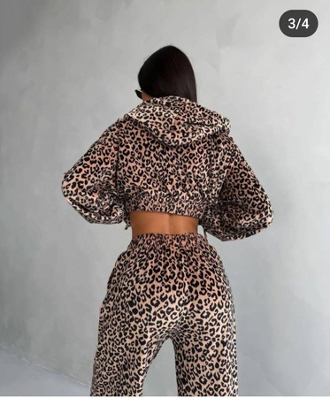 Женский спортивный костюм из велюра