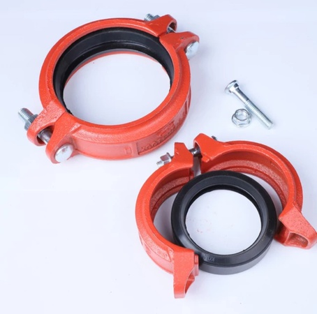 Rohrverschraubung, Rohr aus duktilem Gusseisen, geflanschte rote Epoxidfarbe für Sanitär