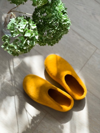 Войлочные тапочки Yellow