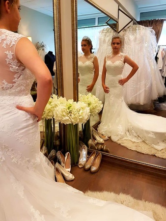 Вечерние и свадебные платья большой выбор. Платья дополнительно по низким ценам с манекенов, выставок и показов