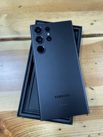 Samsung Galaxy S23 Ultra SM-S918U — 256 ГБ