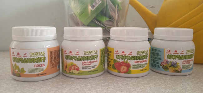 Bitkiler için OgorodnikoFF serisinin gübre-aktivatörleri