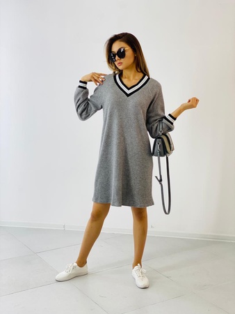 Yarı atletik gençlik elbisesi