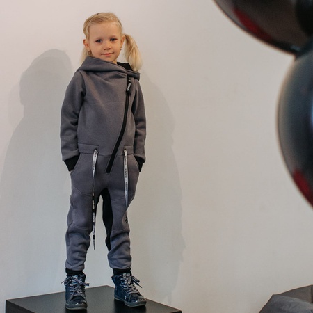 Комбинезон красный, черный и серый цвет