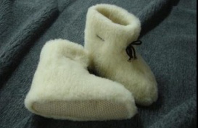 Bağcıklı ev terlikleri