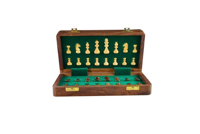 МАГНИТНАЯ ДЕРЕВЯННАЯ ШАХМАТНАЯ ДОСКА С ШАХМАТНЫМИ ФИГУРАМИ РУЧНОЙ РАБОТЫ