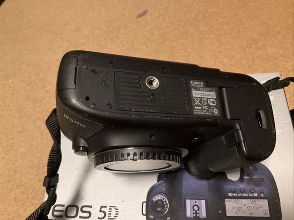 Canon EOS 5D Mark iii .