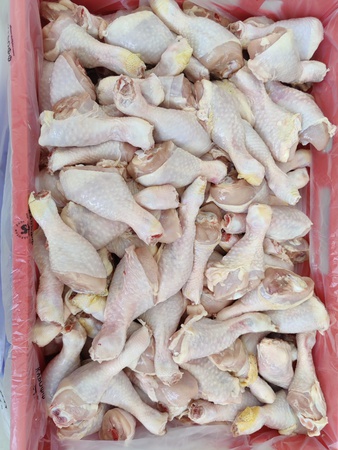 Yaroslavl&#39;daki üretici Kuroff&#39;tan tavuk kesimi