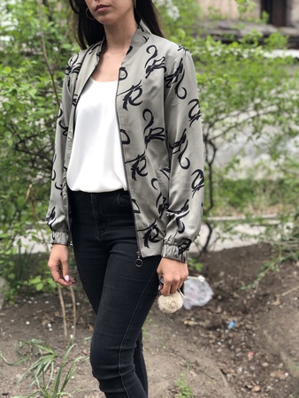 Женский легкий шелковый бомбер
