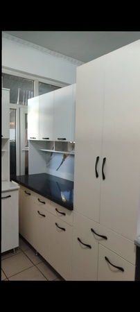 Dolaplar, koridorlar, masalar, mutfak üniteleri, kasalar