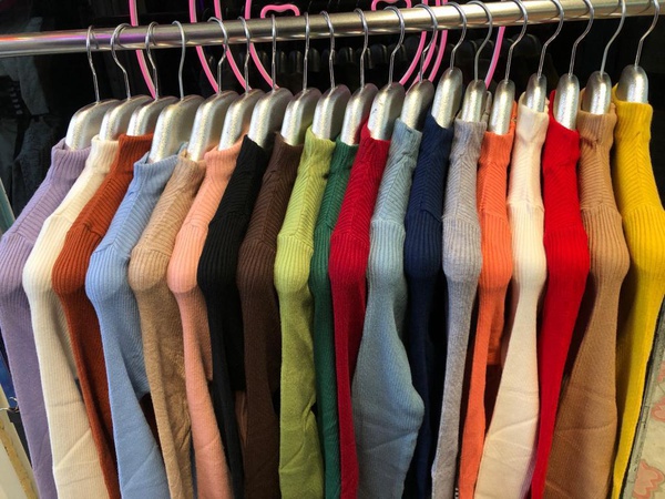 立领锁定及膝高跟鞋