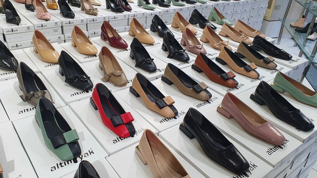 Женская обувь