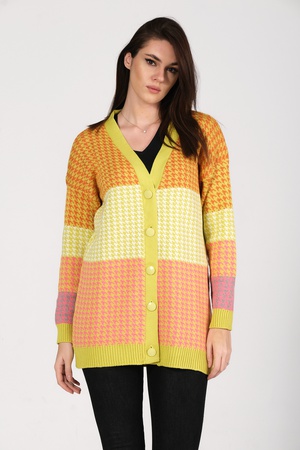 Красочный вязаный кардиган с узором "лом"