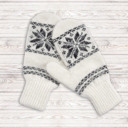 Женские варежки Аляска белый безразмерный