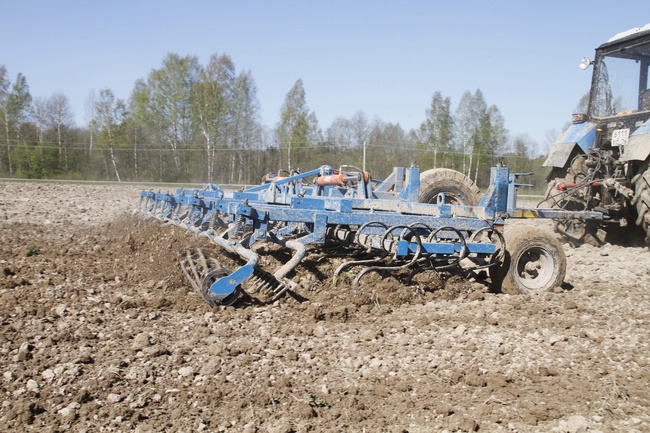 Blockmodularer Aufliegergrubber KBM-7,2