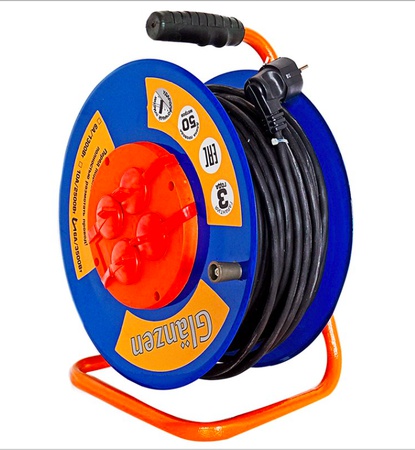 Metal bobin üzerinde güç uzatma kablosu GLANZE