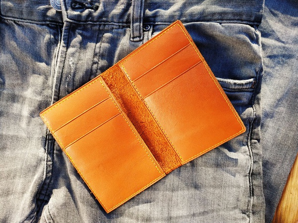 Кардхолдер для хранения банковских карточек или визиток.