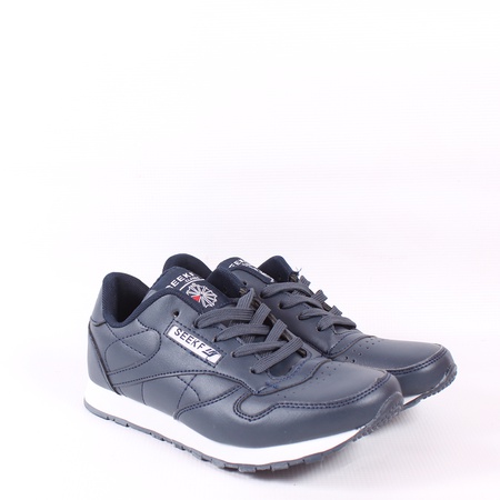 أحذية رياضية للمراهقين