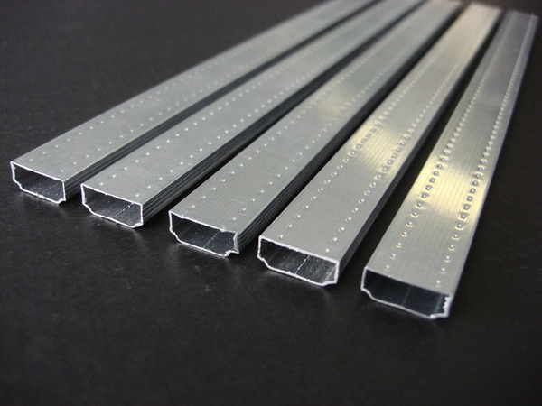 ÜRÜNLER İÇİN PVC PROFİLLERİN TOPTAN VE PERAKENDE SATIŞI. PENCERELER, KAPILAR. PENCERELER, KAPILAR İÇİN DONANIM SATIŞI. CAM, PENCERELER.