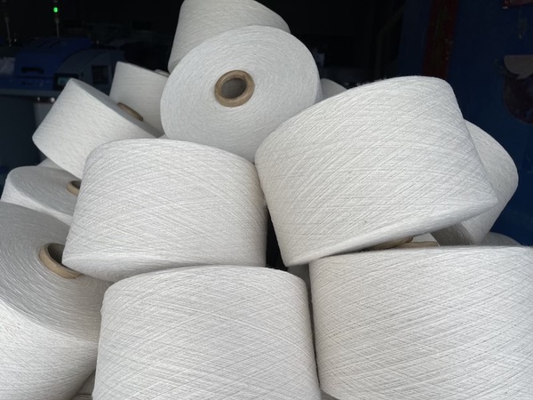 Смесовая х / б пряжа nm 10/1 (ne 6/1 ) белый Китай