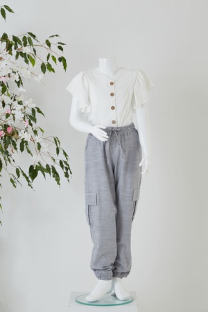 Блузка с длинным рукавом на пуговицах / брюки в полоску