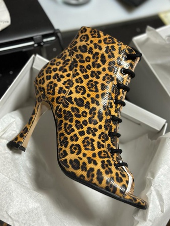 Spor dans ayakkabıları ön siparişte