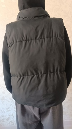 Женский жилет утепленный короткий