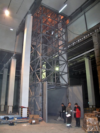 Шахтный грузовой подъемник