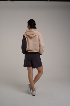 Женский спортивный комбинированный костюм с шортами