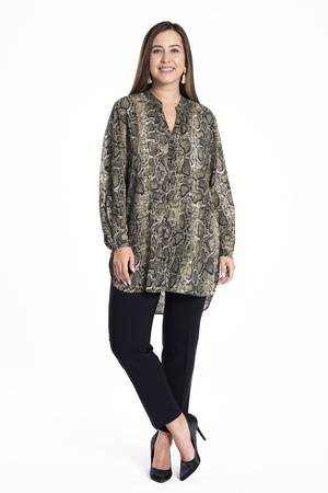 Туника с круглым вырезом и змеиным рисунком